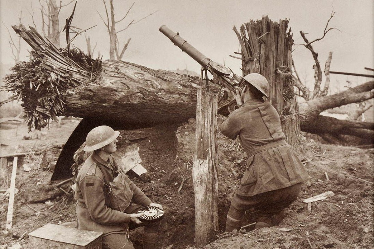 Chřestýš na klacku: Britský kulomet Lewis v protiletadlové roli